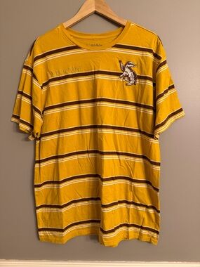 BoxLunch Harry Potter Hufflepuff Striped Embroidered Badger T-Shirt Size XL